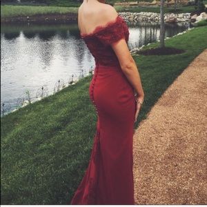 Beautiful mermaid style prom dress!